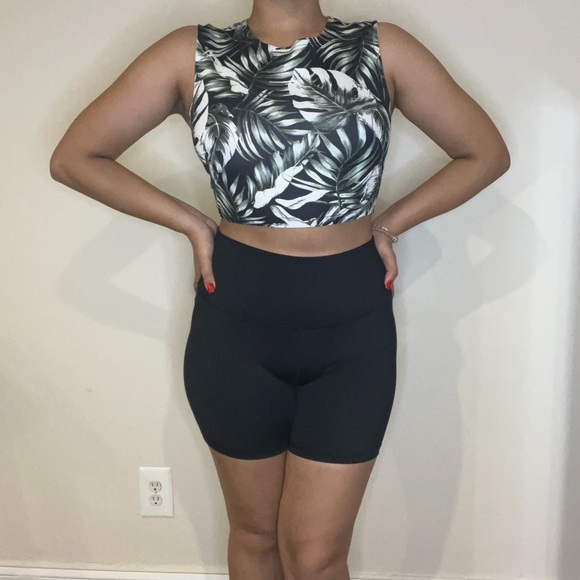 Leaf Print Top - Picture 2 of 8